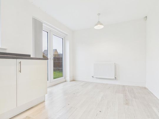 4 bedroom detached house to rent - Photo 1