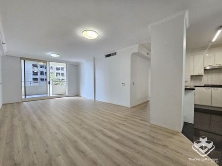 Newly Renovated 2 Bedroom 2 Bathroom Apartment - Photo 4