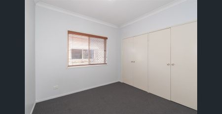 Gorgeous Air Conditioned Home - Photo 4