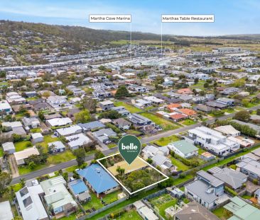 Coastal Charm – Walking distance to the Beach! - Photo 4