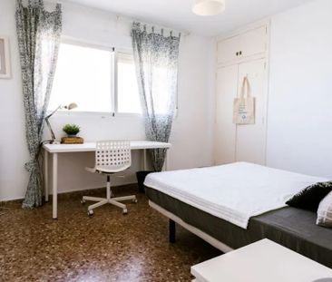 Carrer del Serpis, Valencia, Valencian Community 46022 - Photo 4