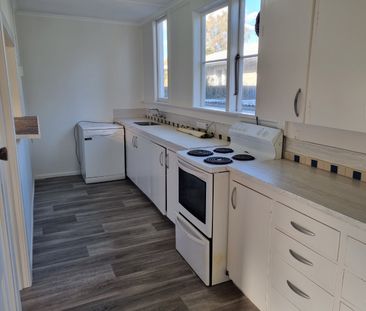 Perfect Position Four Bedroom Home - Rotorua - Photo 4