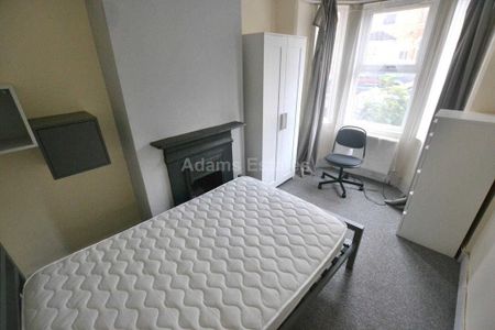 4 bedroom terraced house to rent - Photo 5