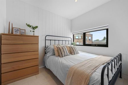 3 bedroom flat to rent - Photo 3