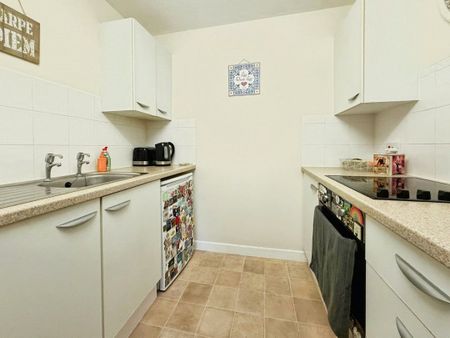 Mount Hermon Road, Woking, Surrey, GU22 7XG - Photo 5