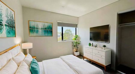 GLENN INNES, 1 BEDROOM - Photo 3