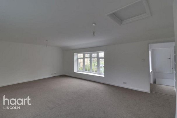 4 bedroom character property to rent - Photo 1