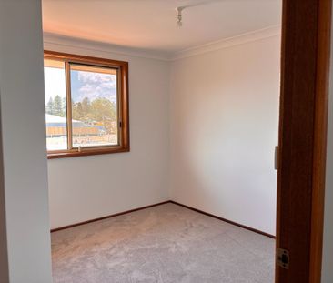 Centrally located 4 bedroom home - Photo 2