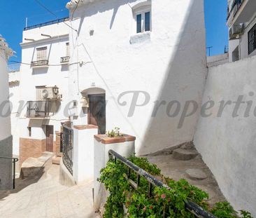 Townhouse in Cómpeta, Inland Andalucia in the mountains - Photo 3