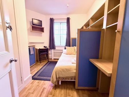 Flat 316 Fulham Palace Road, Fulham W6 9HH - Photo 2