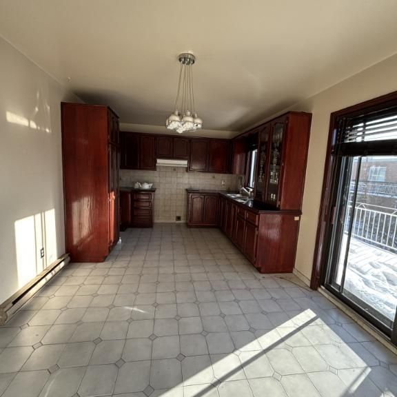 MONTRÉAL NORD GRAND 6 1/2 AVEC TERRASSE - Photo 1