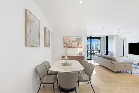 Benowa Waterfront Apartment - Photo 5