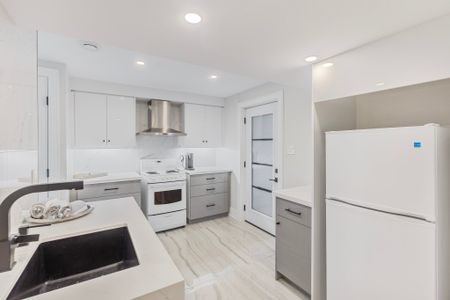 For Lease - 12 Tower Court Unit# Lower, Bradford West Gwillimbury, Ontario - Photo 2