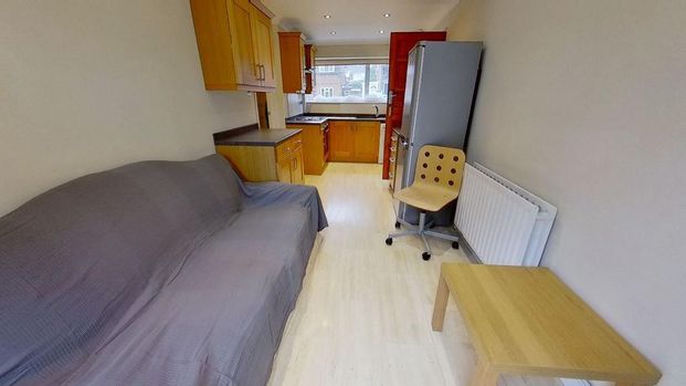 4 bedroom semi-detached house to rent - Photo 1