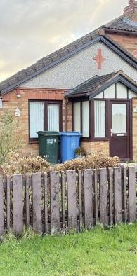 2 bed bungalow in Vauxhall - Photo 1