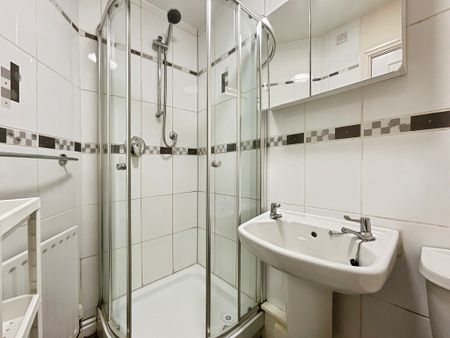3 bedroom Semi-Detached House to let - Photo 5