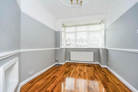 3 bedroom end of terrace house to rent - Photo 2