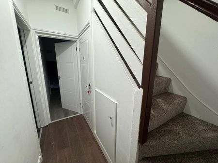 BeoleyRoadWest, REDDITCH - Photo 5