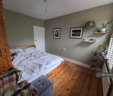 2 bedroom terraced house to rent - Photo 2