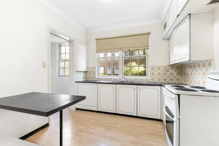 Sunny, Spacious Apartment in Quiet Killara Setting - Photo 3