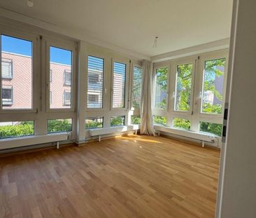 Sonnig, ruhig und mit grossem gedeckten Sitzplatz und Gartenanteil - Foto 3