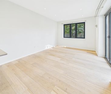 Albert Road, NW7 4RX, London - Photo 1