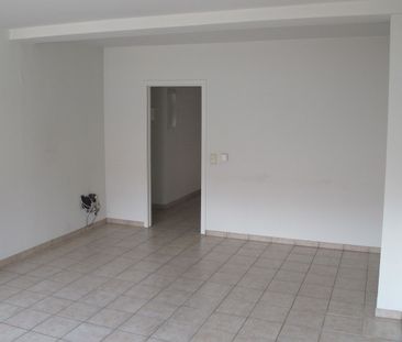 Centraal gelegen appartement met 2 slpk, terras en parking. - Foto 4