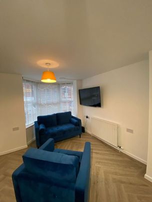 4 bedroom flat share to rent - Photo 1