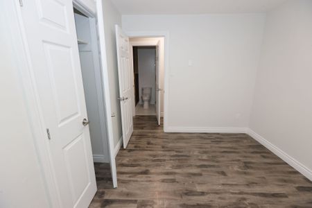 For Lease - 246 Hodgson Drive, Newmarket, Ontario - Photo 4