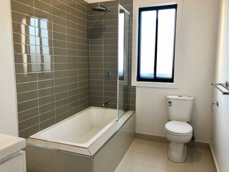 High Ceilings and Old World Charm - Photo 3