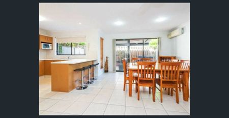 Modern 3 Bedroom Townhouse in the Heart of Varsity Lakes - Photo 3