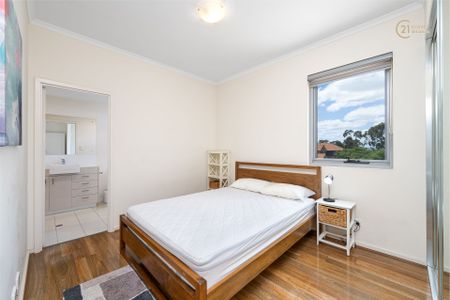 East Perth - Photo 3