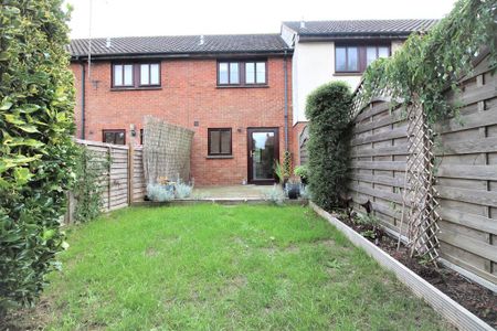 2 bedroom terraced house to rent - Photo 2