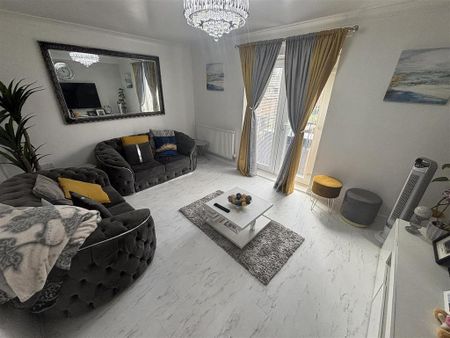 4 bedroom townhouse to rent - Photo 2