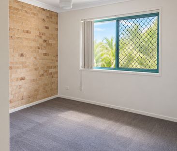 Comfortable 2-Bedroom Townhouse in Convenient Annerley Location - Photo 2