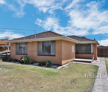 13 Emerald Street, Oakleigh South - Photo 4