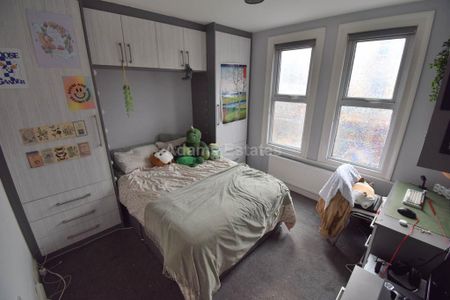 6 bedroom terraced house to rent - Photo 3