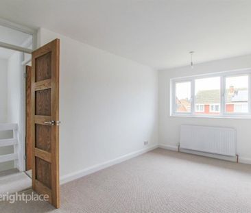 Cornelia Close, Water Eaton, Bletchley - Photo 3