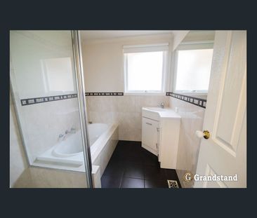 5 Duntroon Drive, Wantirna, Vic 3152 - Photo 1