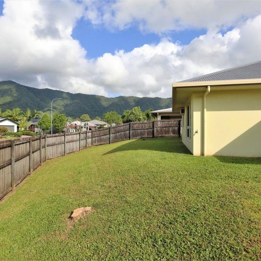 Family Friendly Air conditioned Home - Fenced Yard with double gate access - Photo 1