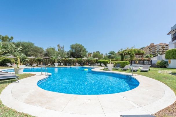 2 Bedroom Apartment For Rent in Estepona, Málaga - Photo 1