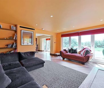 An exceptional furnished family home set within generous mature gar... - Photo 1
