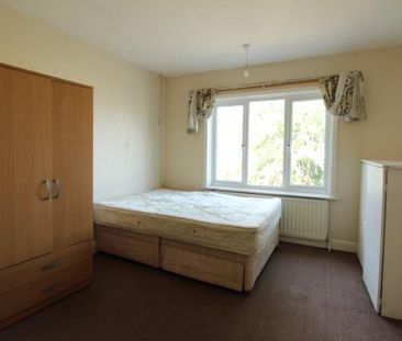 4 bedroom semi-detached house to rent - Photo 2