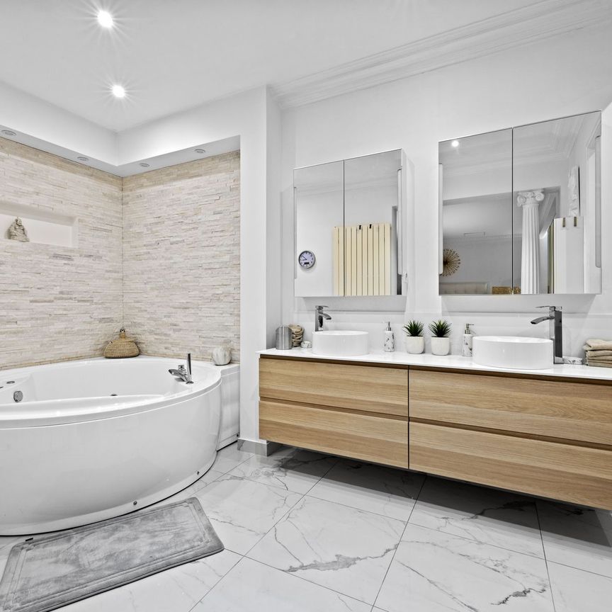 2596 - Location Maison - 10 pièces - 380 m2 - Paris - - Photo 1
