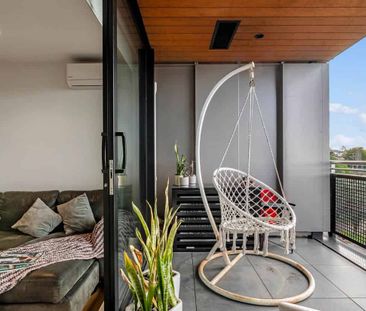 Chic 2BR 2 bath Apt with Views! - Photo 2