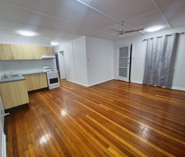 Beautifully Presented Home with Classic Charm - Photo 2
