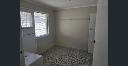 Prime Isle of Capri Living | Family Home with In-Ground Pool - Photo 5