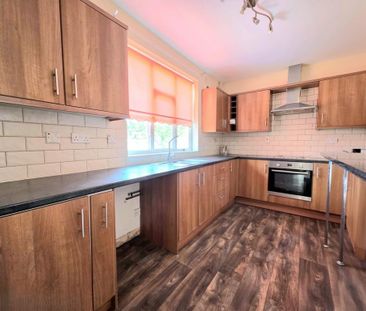 3 bedroom semi-detached house to rent - Photo 5