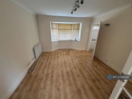 3 bedroom terraced house to rent - Photo 5