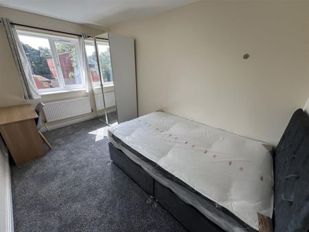 Orchard Lodge, Hyde Park, LS6 2EN, Leeds - Photo 5